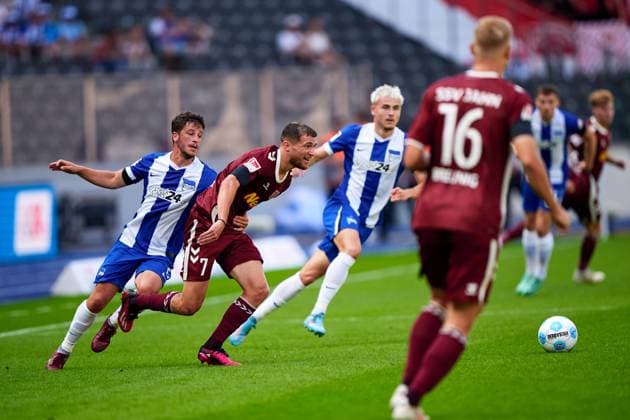 Diego Demme Hertha BSC, 06 , Oscar Schoenfelder SSV Jahn Regensburg, 07 , GER, Hertha BSC vs SSV Jahn Regensburg, Soccer Men, 2 Bundesliga, Season 2024 2025, 03 Matchday, 24 08 2024 DFL REGULATES PROHIBIT ANY USE OF PHOTOGRAPHS AS IMAGE SEQUENCES AND OR QUASI VIDEO GER, Hertha BSC vs SSV Jahn Regensburg, Soccer men, 2 Bundesliga, Season 2024 2025, 03 Matchday, 24 08 2024 Berlin Copyright: xEibner-Pressefotox xClaudiusxRauchx EP_CRH