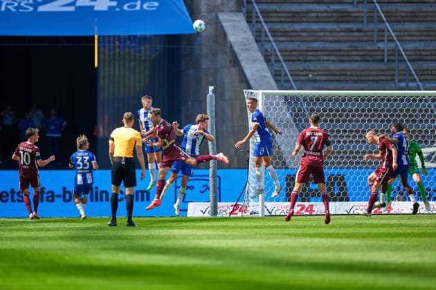 Marc Oliver Kempf Hertha BSC, 04 , Corner kick, in front of goal, GER, Hertha BSC vs SSV Jahn Regensburg, Soccer Men, 2 Bundesliga, Season 2024 2025, 03 Matchday, 24 08 2024 DFL REGULATIONS PROHIBIT ANY USE OF PHOTOGRAPHS AS IMAGE SEQUENCES AND OR QUASI VIDEO GER, Hertha BSC vs SSV Jahn Regensburg, Soccer Men, 2 Bundesliga, Season 2024 2025, 03 Matchday, 24 08 2024 Berlin Copyright: xEibner-Pressefotox xClaudiusxRauchx EP_CRH