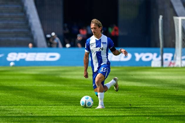 Michal Karbownik Hertha BSC, 33 , GER, Hertha BSC vs SSV Jahn Regensburg, Soccer Men, 2 Bundesliga, Season 2024 2025, 03 Matchday, 24 08 2024 DFL REGULATIONS PROHIBIT ANY USE OF PHOTOGRAPHS AS IMAGE SEQUENCES AND OR QUASI VIDEO GER, Hertha BSC vs SSV Jahn Regensburg, Soccer Men, 2 Bundesliga, Season 2024 2025, 03 Matchday, 24 08 2024 Berlin Copyright: xEibner-Pressefotox xClaudiusxRauchx EP_CRH