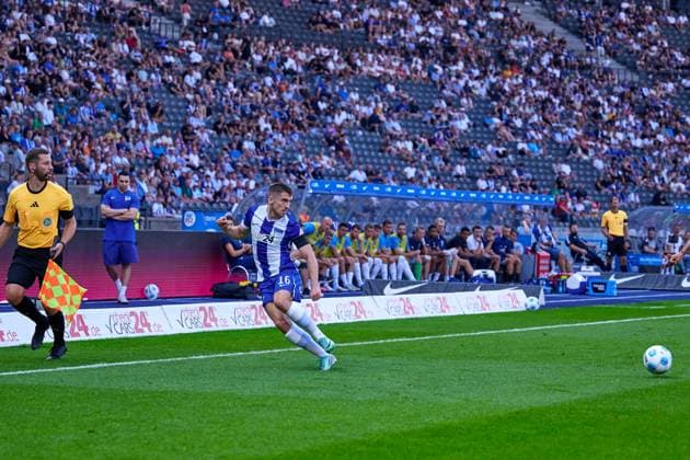 JonJoe Kenny Hertha BSC, 16 , GER, Hertha BSC vs SSV Jahn Regensburg, Soccer Men, 2 Bundesliga, Season 2024 2025, 03 Matchday, 24 08 2024 DFL REGULATIONS PROHIBIT ANY USE OF PHOTOGRAPHS AS IMAGE SEQUENCES AND OR QUASI VIDEO GER, Hertha BSC vs SSV Jahn Regensburg, Soccer Men, 2 Bundesliga, Season 2024 2025, 03 Matchday, 24 08 2024 Berlin Copyright: xEibner-Pressefotox xClaudiusxRauchx EP_CRH