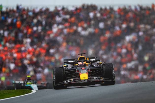 01 VERSTAPPEN Max (nld), Red Bull Racing RB20, action during the Formula 1 Heineken Dutch Grand Prix 2024, 15th round of the 2024 Formula One World Championship, WM, Weltmeisterschaft from August 23 to 25, 2024 on the Circuit Zandvoort, in Zandvoort, Netherlands - F1 - DUTCH GRAND PRIX 2024 DPPI Panoramic  240824_R15_OLANDA_DP_FG0O9519