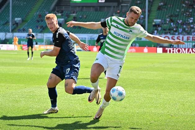 24 08 2024 Soccer Season 2024 2025 2 Soccer Bundesliga 03 Matchday SpVgg Greuther Fürth Kleeblatt SC Paderborn 07 SCP Sportfoto Zink xwoxzix DFL regulations prohibit any use of photographs as image sequences and or quasi video only for editorial use Laurin Curda 17, SC Paderborn 07 Dennis Srbeny 7, SpVgg Greuther Fürth