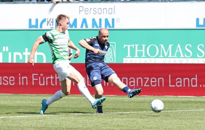 24 08 2024 Soccer Season 2024 2025 2 Soccer Bundesliga 03 Matchday SpVgg Greuther Fürth Kleeblatt SC Paderborn 07 SCP Sportfoto Zink DaMa xdaxmax DFL regulations prohibit any use of photographs as image sequences and or quasi video only for editorial use Sven Michel 11, SC Paderborn 07 mit Torschuss gg Gian Luca Gian Luca Itter 27, SpVgg Greuther Fürth
