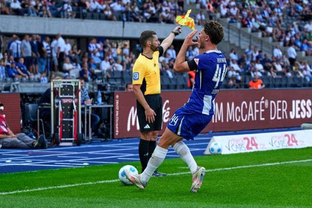 Linus Gechter Hertha BSC, 44 , aergert sich, GER, Hertha BSC vs SSV Jahn Regensburg, Soccer Men, 2 Bundesliga, Season 2024 2025, 03 Matchday, 24 08 2024 DFL REGULATIONS PROHIBIT ANY USE OF PHOTOGRAPHS AS IMAGE SEQUENCES AND OR QUASI VIDEO GER, Hertha BSC vs SSV Jahn Regensburg, Soccer Men, 2 Bundesliga, Season 2024 2025, 03 Matchday, 24 08 2024 Berlin Copyright: xEibner-Pressefotox xClaudiusxRauchx EP_CRH