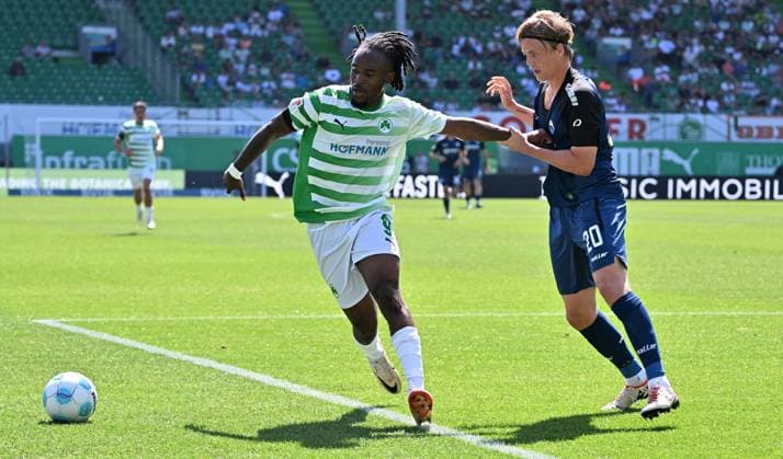 24 08 2024 Soccer Season 2024 2025 2 Soccer Bundesliga 03 Matchday SpVgg Greuther Fürth Kleeblatt SC Paderborn 07 SCP Sportfoto Zink xwoxzix DFL regulations prohibit any use of photographs as image sequences and or quasi video only for editorial use Noel Futkeu 9, SpVgg Greuther Fürth Felix Götze 20, SC Paderborn 07