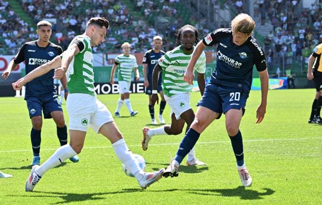 24 08 2024 Soccer season 2024 2025 2 Soccer Bundesliga 03 Matchday SpVgg Greuther Fürth Kleeblatt SC Paderborn 07 SCP Sportfoto Zink xwoxzix DFL regulations prohibit any use of photographs as image sequences and or quasi video only for editorial use Branimir Hrgota 10 SpVgg Greuther Fürth Felix Götze 20, SC Paderborn 07