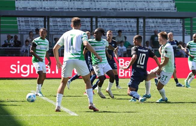 24 08 2024 Soccer Season 2024 2025 2 Soccer Bundesliga 03 Matchday SpVgg Greuther Fürth Kleeblatt SC Paderborn 07 SCP Sportfoto Zink DaMa xdaxmax DFL regulations prohibit any use of photographs as image sequences and or quasi video only for editorial use Goal Goal Shot to 1 0 Goalscorer Gian Luca Gian Luca Itter 27, SpVgg Greuther Fürth