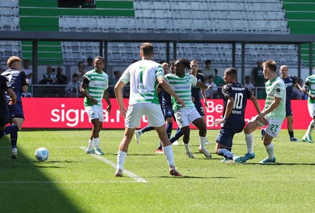 24 08 2024 Soccer Season 2024 2025 2 Soccer Bundesliga 03 Matchday SpVgg Greuther Fürth Kleeblatt SC Paderborn 07 SCP Sportfoto Zink DaMa xdaxmax DFL regulations prohibit any use of photographs as image sequences and or quasi video only for editorial use Goal Goal Shot to 1 0 Goalscorer Gian Luca Gian Luca Itter 27, SpVgg Greuther Fürth