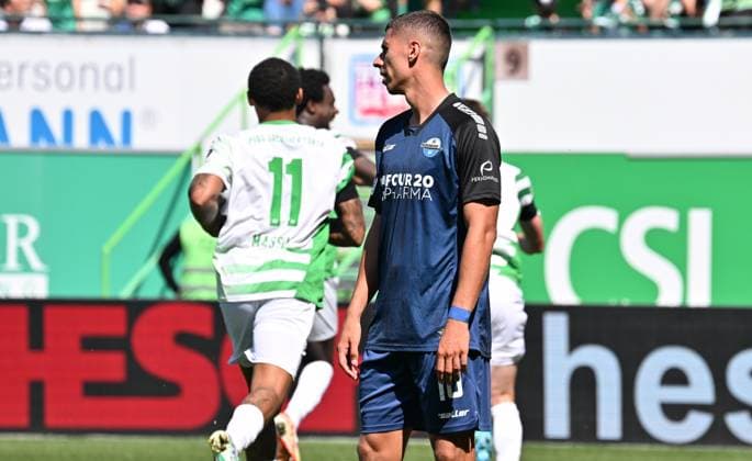 24 08 2024 Soccer Season 2024 2025 2 Soccer Bundesliga 03 Matchday SpVgg Greuther Fürth Kleeblatt SC Paderborn 07 SCP Sportfoto Zink xwoxzix DFL regulations prohibit any use of photographs as image sequences and or quasi video only for editorial use Koen Kostons 10, SC Paderborn 07 disappointed disappointment