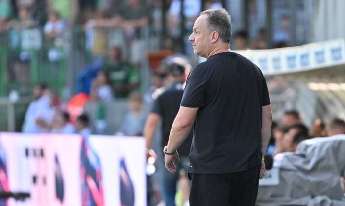 24 08 2024 Soccer Season 2024 2025 2 Soccer Bundesliga 03 Matchday SpVgg Greuther Fürth Kleeblatt SC Paderborn 07 SCP Sportfoto Zink xwoxzix DFL regulations prohibit any use of photographs as image sequences and or quasi video only for editorial use Alexander Zorniger Trainer SpVgg Greuther Fürth