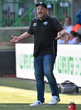 24 08 2024 Soccer Season 2024 2025 2 Soccer Bundesliga 03 Matchday SpVgg Greuther Fürth Kleeblatt SC Paderborn 07 SCP Sportfoto Zink xwoxzix DFL regulations prohibit any use of photographs as image sequences and or quasi video only for editorial use Lukas Kwasniok Trainer SC Paderborn 07