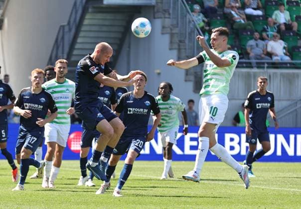 24 08 2024 Soccer season 2024 2025 2 Soccer Bundesliga 03 Matchday SpVgg Greuther Fürth Kleeblatt SC Paderborn 07 SCP Sportfoto Zink DaMa xdaxmax DFL regulations prohibit any use of photographs as image sequences and or quasi video only for editorial use Sven Michel 11, SC Paderborn 07 Branimir Hrgota 10 SpVgg Greuther Fürth