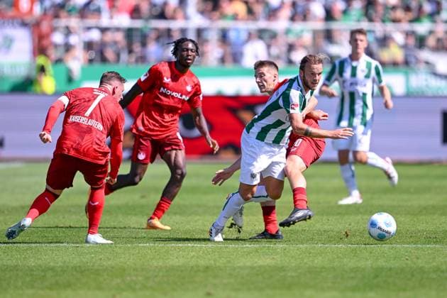 24 08 2024, Football, 2 Bundesliga, Matchday 3 Season 2024 2025, Preußen Münster 1 FC Kaiserslautern, Tobias Raschl 1 FC Kaiserslautern , Jorrit Hendrix SC Preussen Münster xRHR PHOTO TKx Copyright: RHR-FOTOx RHR-FOTO TK