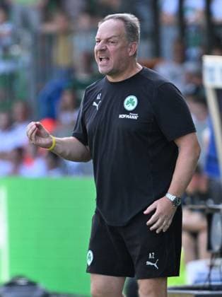 24 08 2024 Soccer Season 2024 2025 2 Soccer Bundesliga 03 Matchday SpVgg Greuther Fürth Kleeblatt SC Paderborn 07 SCP Sportfoto Zink xwoxzix DFL regulations prohibit any use of photographs as image sequences and or quasi video only for editorial use Alexander Zorniger Trainer SpVgg Greuther Fürth