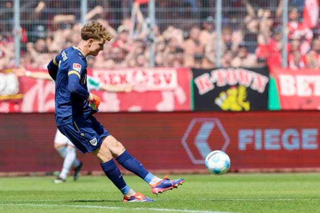 Goalkeeper Johannes Schenk SC Preussen Muenster controls the ball, 2 Bundesliga, Preußen Münster vs 1 FC Kaiserslautern, Preußenstadion, August 24, 2024 in Münster, Germany Photo by Marco Steinbrenner DeFodi Images Goalkeeper Johannes Schenk SC Preussen Muenster controls the ball, 2 Bundesliga, Preußen Münster vs 1 FC Kaiserslautern, Preußenstadion, August 24, 2024 in Münster, Germany Photo by Marco Steinbrenner DeFodi Images DFB DFL REGULATIONS PROHIBIT ANY USE OF PHOTOGRAPHS AS IMAGE SEQUENCES AND OR QUASI VIDEO Defodi 700 scp fcK 20240824 056 Defodi-700 DFB DFL REGULATIONS PROHIBIT ANY USE OF PHOTOGRAPHS AS IMAGE SEQUENCES AND OR QUASI-VIDEO.
