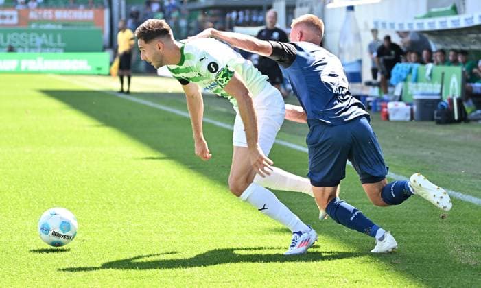 24 08 2024 Soccer Season 2024 2025 2 Soccer Bundesliga 03 Matchday SpVgg Greuther Fürth Kleeblatt SC Paderborn 07 SCP Sportfoto Zink xwoxzix DFL regulations prohibit any use of photographs as image sequences and or quasi video only for editorial use Branimir Hrgota 10 SpVgg Greuther Fürth Sebastian Klaas 26, SC Paderborn 07
