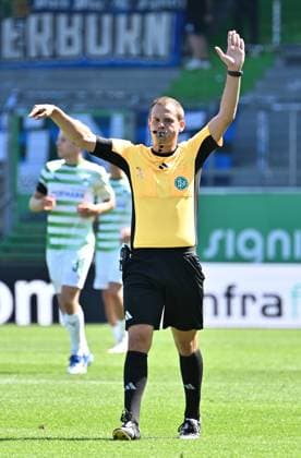 24 08 2024 Soccer Season 2024 2025 2 Soccer Bundesliga 03 Matchday SpVgg Greuther Fürth Kleeblatt SC Paderborn 07 SCP Sportfoto Zink xwoxzix DFL regulations prohibit any use of photographs as image sequences and or quasi video only for editorial use Dr Robin Braun Referee