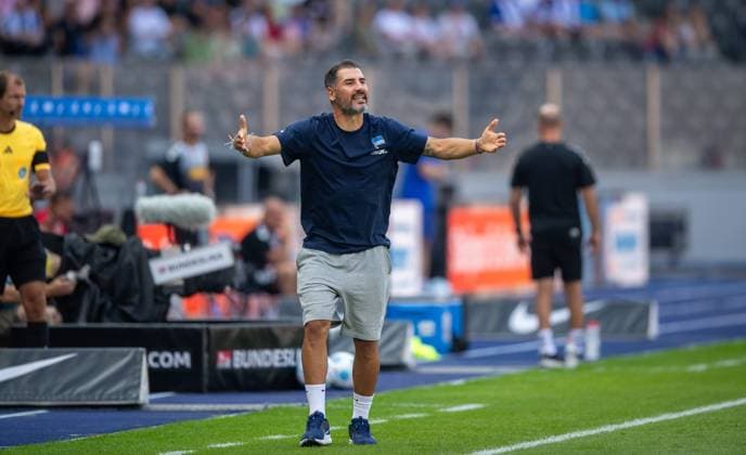 Soccer, Men, Season 2024 2025, 2 Bundesliga 3 Matchday , Hertha BSC SSV Jahn Regensburg, Coach Cristian Fiel Hertha BSC , 24 08 2024, Copyright: xSebastianxRäppold MatthiasxKochx