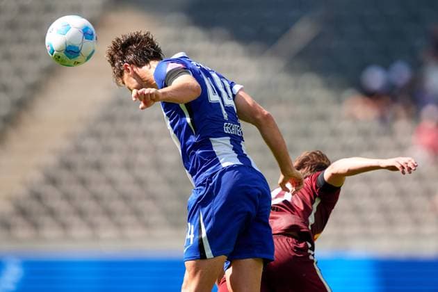 Linus Gechter Hertha BSC, 44 , Header, GER, Hertha BSC vs SSV Jahn Regensburg, Soccer Men, 2 Bundesliga, Season 2024 2025, 03 Matchday, 24 08 2024 DFL REGULATIONS PROHIBIT ANY USE OF PHOTOGRAPHS AS IMAGE SEQUENCES AND OR QUASI VIDEO GER, Hertha BSC vs SSV Jahn Regensburg, Soccer Men, 2 Bundesliga, Season 2024 2025, 03 Matchday, 24 08 2024 Berlin Copyright: xEibner-Pressefotox xClaudiusxRauchx EP_CRH