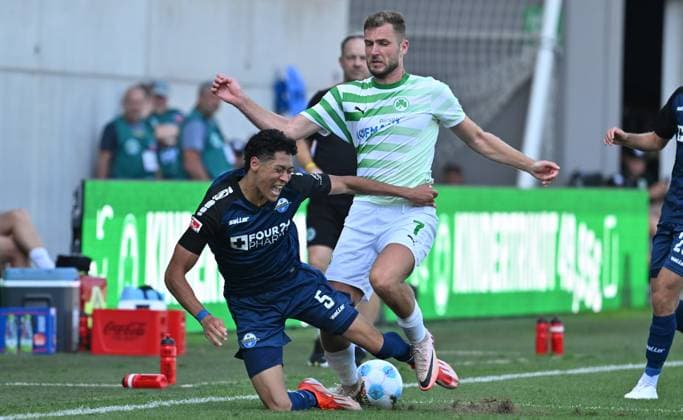 24 08 2024 Soccer season 2024 2025 2 Soccer Bundesliga 03 Matchday SpVgg Greuther Fürth Kleeblatt SC Paderborn 07 SCP Sportfoto Zink xwoxzix DFL regulations prohibit any use of photographs as image sequences and or quasi video only for editorial use Santiago Castaneda 5, SC Paderborn 07 Dennis Srbeny 7, SpVgg Greuther Fürth