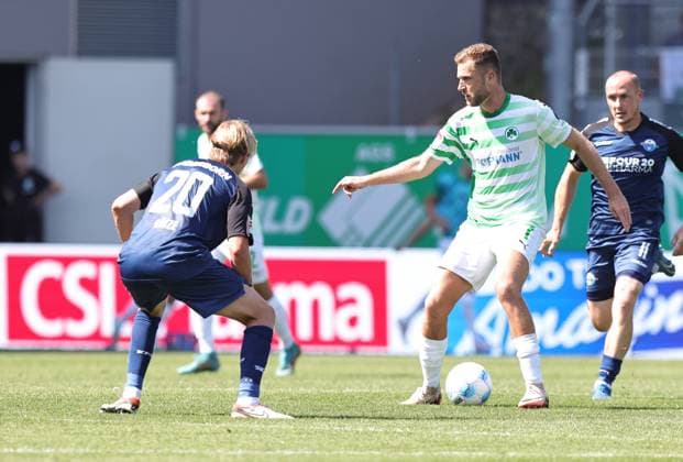 24 08 2024 Soccer season 2024 2025 2 Soccer Bundesliga 03 Matchday SpVgg Greuther Fürth Kleeblatt SC Paderborn 07 SCP Sportfoto Zink DaMa xdaxmax DFL regulations prohibit any use of photographs as image sequences and or quasi video only for editorial use Felix Götze 20, SC Paderborn 07 Dennis Srbeny 7, SpVgg Greuther Fürth