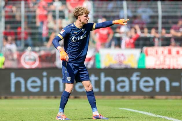 Goalkeeper Johannes Schenk SC Preussen Muenster gestures, 2 Bundesliga, Preußen Münster vs 1 FC Kaiserslautern, Preußenstadion on August 24, 2024 in Münster, Germany Photo by Marco Steinbrenner DeFodi Images Goalkeeper Johannes Schenk SC Preussen Muenster gestures, 2 Bundesliga, Preußen Münster vs 1 FC Kaiserslautern, Preußenstadion, August 24, 2024 in Münster, Germany Photo by Marco Steinbrenner DeFodi Images DFB DFL REGULATIONS PROHIBIT ANY USE OF PHOTOGRAPHS AS IMAGE SEQUENCES AND OR QUASI VIDEO Defodi 700 scp fcK 20240824 063 Defodi-700 DFB DFL REGULATIONS PROHIBIT ANY USE OF PHOTOGRAPHS AS IMAGE SEQUENCES AND OR QUASI-VIDEO.