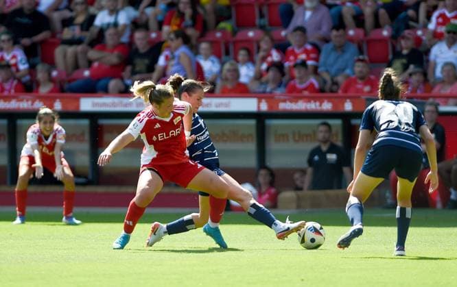 Soccer, Women, Season 2024 2025, 2 Women Bundesliga 1 Matchday , 1 FC Union Berlin Hamburger SV, v l Dina Orschmann 1 Women 1 FC Union , right Emilia Hirche 20, HSV , 24 08 2024, Copyright: xStefaniexFiebrig MatthiasxKochx