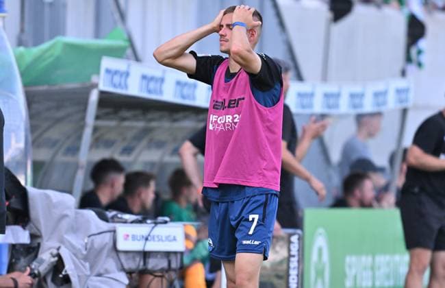 24 08 2024 Soccer Season 2024 2025 2 Soccer Bundesliga 03 Matchday SpVgg Greuther Fürth Kleeblatt SC Paderborn 07 SCP Sportfoto Zink xwoxzix DFL regulations prohibit any use of photographs as image sequences and or quasi video only for editorial use Filip Bilbija 7, SC Paderborn 07 disappointed disappointment
