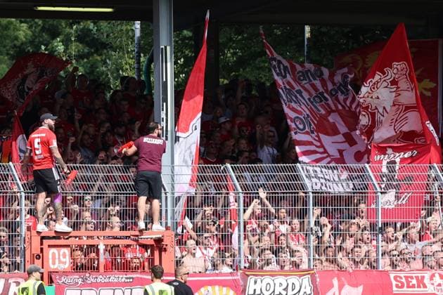 GER, Preussen Muenster vs 1 FC Kaiserslautern, Football, 2 Liga, Matchday 3, Season 2024 2025, 24 08 2024 Fans 1 FC Kaiserslautern DFL REGULATIONS PROHIBIT ANY USE OF PHOTOGRAPHS AS IMAGE SEQUENCES AND OR QUASI VIDEO GER, Preussen Muenster vs 1 FC Kaiserslautern, Football, 2 Liga, Matchday 3, Season 2024 2025, 24 08 2024 Muenster Copyright: xEibner-Pressefoto xFrankxZeisingx EP_FZG