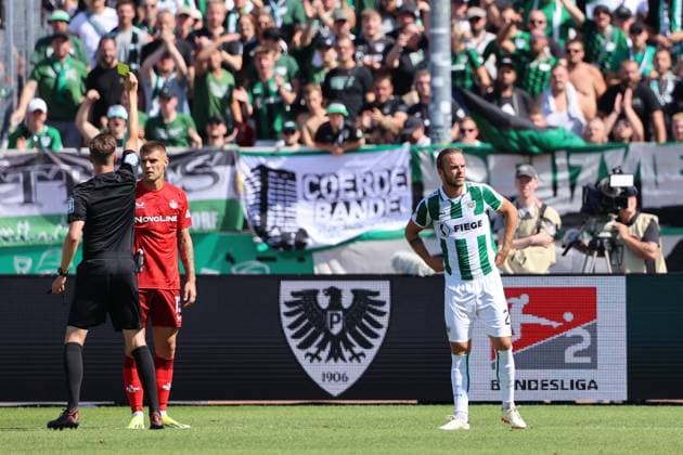GER, Preussen Muenster vs 1 FC Kaiserslautern, Soccer, 2 Liga, Matchday 3, Season 2024 2025, 24 08 2024 yellow card Jorrit Hendrix Joel Grodowski Preussen Muenster, 20 DFL REGULATIONS PROHIBIT ANY USE OF PHOTOGRAPHS AS IMAGE SEQUENCES AND OR QUASI VIDEO GER, Preussen Muenster vs 1 FC Kaiserslautern, Football, 2 Liga, Matchday 3, Season 2024 2025, 24 08 2024 Muenster Copyright: xEibner-Pressefoto xFrankxZeisingx EP_FZG