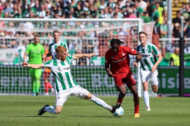 GER, Preussen Muenster vs 1 FC Kaiserslautern, Football, 2 Liga, Matchday 3, Season 2024 2025, 24 08 2024 Mikkel Kirkeskov Preussen Muenster, 2 Dickson Abiama 1 FC Kaiserslautern, 40 DFL REGULATIONS PROHIBIT ANY USE OF PHOTOGRAPHS AS IMAGE SEQUENCES AND OR QUASI VIDEO GER, Preussen Muenster vs 1 FC Kaiserslautern, Football, 2 Liga, Matchday 3, Season 2024 2025, 24 08 2024 Muenster Copyright: xEibner-Pressefoto xFrankxZeisingx EP_FZG