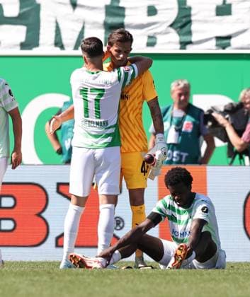 24 08 2024 Soccer Season 2024 2025 2 Soccer Bundesliga 03 Matchday SpVgg Greuther Fürth Kleeblatt SC Paderborn 07 SCP Sportfoto Zink DaMa xdaxmax DFL regulations prohibit any use of photographs as image sequences and or quasi video only for editorial use Niko Gießelmann Giesselmann 17, SpVgg Greuther Fürth Nahuel Noll 44, SpVgg Greuther Fürth Gideon Jung 23, SpVgg Greuther Fürth disappointed Disappointment after the end of the match