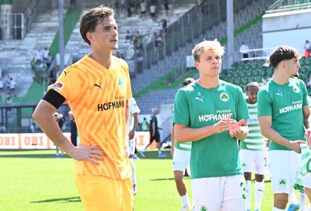 24 08 2024 Soccer Season 2024 2025 2 Soccer Bundesliga 03 Matchday SpVgg Greuther Fürth Kleeblatt SC Paderborn 07 SCP Sportfoto Zink xwoxzix DFL regulations prohibit any use of photographs as image sequences and or quasi video only for editorial use Nahuel Noll 44, SpVgg Greuther Fürth after the end of the match
