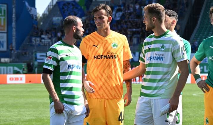 24 08 2024 Soccer Season 2024 2025 2 Soccer Bundesliga 03 Matchday SpVgg Greuther Fürth Kleeblatt SC Paderborn 07 SCP Sportfoto Zink xwoxzix DFL regulations prohibit any use of photographs as image sequences and or quasi video only for editorial use Simon Asta 2, SpVgg Greuther Fürth Nahuel Noll 44, SpVgg Greuther Fürth Dennis Srbeny 7, SpVgg Greuther Fürth after end of match