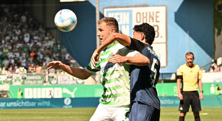 24 08 2024 Soccer Season 2024 2025 2 Soccer Bundesliga 03 Matchday SpVgg Greuther Fürth Kleeblatt SC Paderborn 07 SCP Sportfoto Zink xwoxzix DFL regulations prohibit any use of photographs as image sequences and or quasi video only for editorial use Dennis Srbeny 7, SpVgg Greuther Fürth Santiago Castaneda 5, SC Paderborn 07