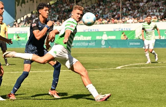 24 08 2024 Soccer season 2024 2025 2 Soccer Bundesliga 03 Matchday SpVgg Greuther Fürth Kleeblatt SC Paderborn 07 SCP Sportfoto Zink xwoxzix DFL regulations prohibit any use of photographs as image sequences and or quasi video only for editorial use Santiago Castaneda 5, SC Paderborn 07 Dennis Srbeny 7, SpVgg Greuther Fürth