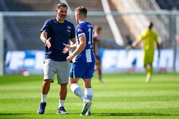 Christian Fiel Hertha BSC, Coach , JonJoe Kenny Hertha BSC, 16 , GER, Hertha BSC vs SSV Jahn Regensburg, Soccer Men, 2 Bundesliga, Season 2024 2025, Matchday 03, 24 08 2024 DFL REGULATES PROHIBIT ANY USE OF PHOTOGRAPHS AS IMAGE SEQUENCES AND OR QUASI VIDEO GER, Hertha BSC vs SSV Jahn Regensburg, Soccer men, 2 Bundesliga, Season 2024 2025, 03 Matchday, 24 08 2024 Berlin Copyright: xEibner-Pressefotox xClaudiusxRauchx EP_CRH
