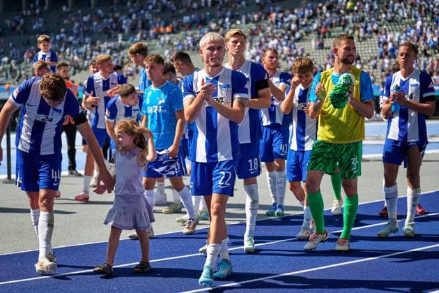 Hertha BSC Berlin celebrates victory, GER, Hertha BSC vs SSV Jahn Regensburg, Soccer Men, 2 Bundesliga, Season 2024 2025, 03 Matchday, 24 08 2024 DFL REGULATIONS PROHIBIT ANY USE OF PHOTOGRAPHS AS IMAGE SEQUENCES AND OR QUASI VIDEO GER, Hertha BSC vs SSV Jahn Regensburg, Soccer Men, 2 Bundesliga, Season 2024 2025, 03 Matchday, 24 08 2024 Berlin Copyright: xEibner-Pressefotox xClaudiusxRauchx EP_CRH