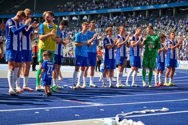 Hertha BSC Berlin celebrates victory, GER, Hertha BSC vs SSV Jahn Regensburg, Soccer Men, 2 Bundesliga, Season 2024 2025, 03 Matchday, 24 08 2024 DFL REGULATIONS PROHIBIT ANY USE OF PHOTOGRAPHS AS IMAGE SEQUENCES AND OR QUASI VIDEO GER, Hertha BSC vs SSV Jahn Regensburg, Soccer Men, 2 Bundesliga, Season 2024 2025, 03 Matchday, 24 08 2024 Berlin Copyright: xEibner-Pressefotox xClaudiusxRauchx EP_CRH