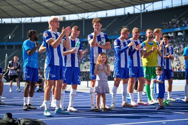Hertha BSC Berlin celebrates victory, GER, Hertha BSC vs SSV Jahn Regensburg, Soccer Men, 2 Bundesliga, Season 2024 2025, 03 Matchday, 24 08 2024 DFL REGULATIONS PROHIBIT ANY USE OF PHOTOGRAPHS AS IMAGE SEQUENCES AND OR QUASI VIDEO GER, Hertha BSC vs SSV Jahn Regensburg, Soccer Men, 2 Bundesliga, Season 2024 2025, 03 Matchday, 24 08 2024 Berlin Copyright: xEibner-Pressefotox xClaudiusxRauchx EP_CRH