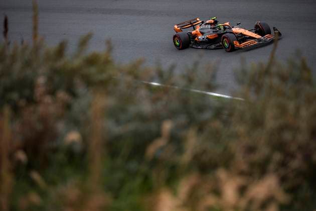 04 NORRIS Lando (gbr), McLaren F1 Team MCL38, action during the Formula 1 Heineken Dutch Grand Prix 2024, 15th round of the 2024 Formula One World Championship, WM, Weltmeisterschaft from August 23 to 25, 2024 on the Circuit Zandvoort, in Zandvoort, Netherlands - F1 - DUTCH GRAND PRIX 2024 DPPI Panoramic  240824_R15_OLANDA_DP_XB3_4650_