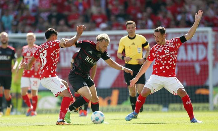 Nadiem Amiri 18, Mainz 05 , Benedict Hollerbach 16, Union Berlin 24 08 2024, Football, 1 Bundesliga, 1 FSV Mainz 05 FC Union Berlin, 1 Matchday, Season 2024 25, MEWA Arena, Mainz, Germany, zmdz, DFB DFL regulations prohibit any use of photographs as image sequences and or quasi video 1 FSV Mainz 05 FC Union Berlin