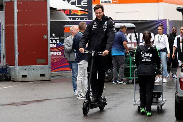 24 08 2024, xsvx, Motorsport FIA Formula 1, Dutch Grand Prix 2024 emspor, v l Team Principal Toto Wolff Mercedes AMG Petronas FIA REGULATIONS PROHIBIT ANY USE OF PHOTOGRAPHS as IMAGE SEQUENCES and or QUASI VIDEO Zandvoort