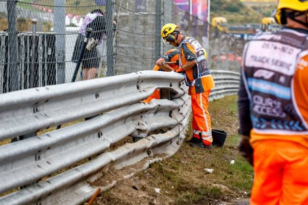 02 SARGEANT Logan (usa), Williams Racing FW46, action crash, accident, marshall, commissaire de piste, marshal, marshalls, marshals during the Formula 1 Heineken Dutch Grand Prix 2024, 15th round of the 2024 Formula One World Championship, WM, Weltmeisterschaft from August 23 to 25, 2024 on the Circuit Zandvoort, in Zandvoort, Netherlands - F1 - DUTCH GRAND PRIX 2024 DPPI Panoramic  240824_R15_OLANDA_DP_F12024GP15NED_JK501930
