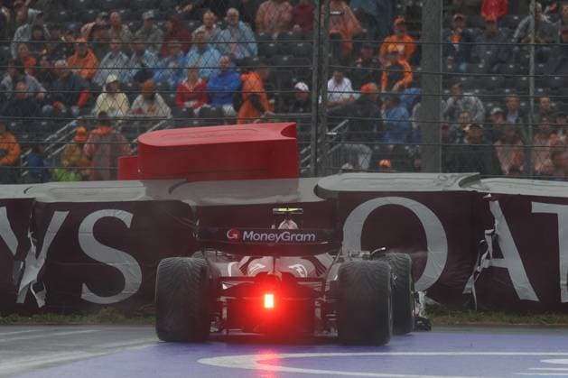 24 08 2024, xsvx, Motorsport FIA Formula 1, Dutch Grand Prix 2024 emspor, v l Nico Hülkenberg MoneyGram Haas F1 Team start number 27 crash accident FIA REGULATIONS PROHIBIT ANY USE OF PHOTOGRAPHS as IMAGE SEQUENCES and or QUASI VIDEO Zandvoort