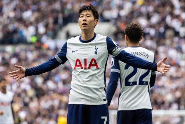 Football - 2024 2025 Premier League - Tottenham Hotspur vs Everton - Tottenham Hotspur Stadium - Saturday 24th August 2024 Son Heung-Min (Tottenham Hotspur) takes the plaudits of the home fans after scoring his second goal at the Tottenham Hotspur Stadium Daniel Bearham Colorsport  csp_tot_eve_db_24082024_