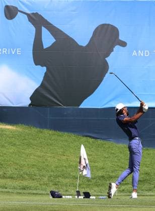 CASTLE ROCK, CO - AUGUST 24: PGA, Golf Herren golfer Akshay Bhatia warms up at the practice range during the third round of the PGA FedExCup BMW Championship on August 24th, 2024, at Castle Pines Golf Club in Castle Rock, Colorado. (Photo by Brian Spurlock Icon Sportswire) GOLF: AUG 24 PGA FedExCup Playoffs - BMW Championship EDITORIAL USE ONLY Icon2408242