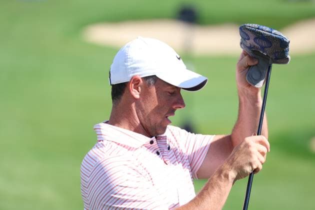 CASTLE ROCK, CO - AUGUST 24: PGA, Golf Herren golfer Rory McIlroy pulls his putter from his bag on the practice range during the third round of the PGA FedExCup BMW Championship on August 24th, 2024, at Castle Pines Golf Club in Castle Rock, Colorado. (Photo by Brian Spurlock Icon Sportswire) GOLF: AUG 24 PGA FedExCup Playoffs - BMW Championship EDITORIAL USE ONLY Icon2408245