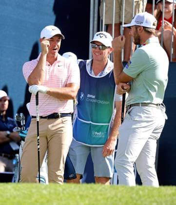 CASTLE ROCK, CO - AUGUST 24: PGA, Golf Herren golfers Rory McIlroy and Sam Burns talk while waiting on the first tee during the third round of the PGA FedExCup BMW Championship on August 24th, 2024, at Castle Pines Golf Club in Castle Rock, Colorado. (Photo by Brian Spurlock Icon Sportswire) GOLF: AUG 24 PGA FedExCup Playoffs - BMW Championship EDITORIAL USE ONLY Icon24082413