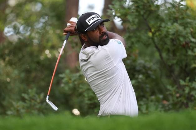 CASTLE ROCK, CO - AUGUST 24: Sahith Theegala hits his tee shot during the third round of the BMW Championship on August 24, 2024 at Castle Pines Golf Club in Castle Rock, CO. (Photo by Scott Winters Icon Sportswire) GOLF: AUG 24 PGA, Golf Herren FedExCup Playoffs - BMW Championship EDITORIAL USE ONLY Icon2408240235